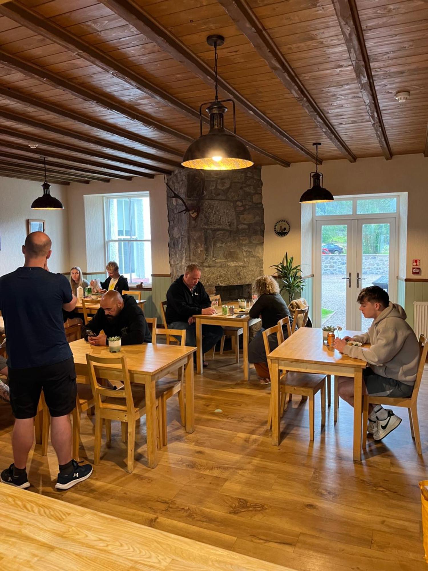 Great Glen Hostel Spean Bridge Exteriör bild